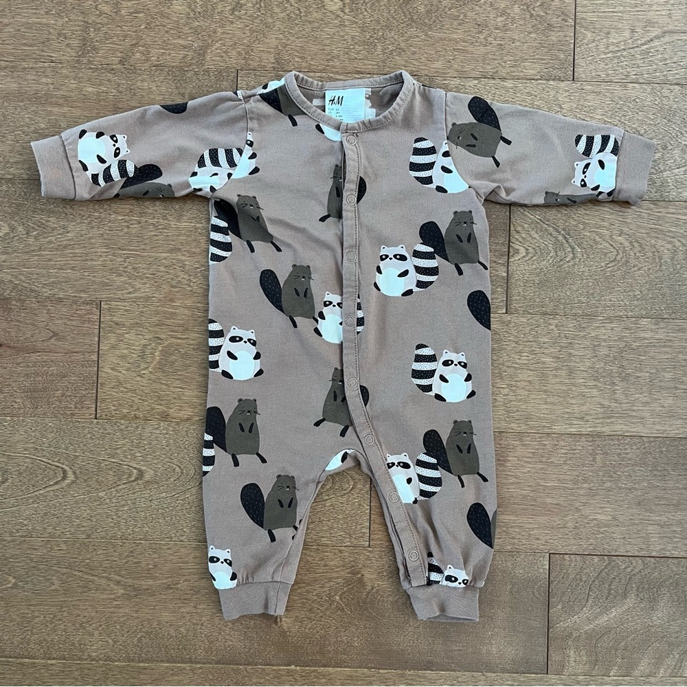 3/$10 H&M Baby boy pyjamas 2-4m